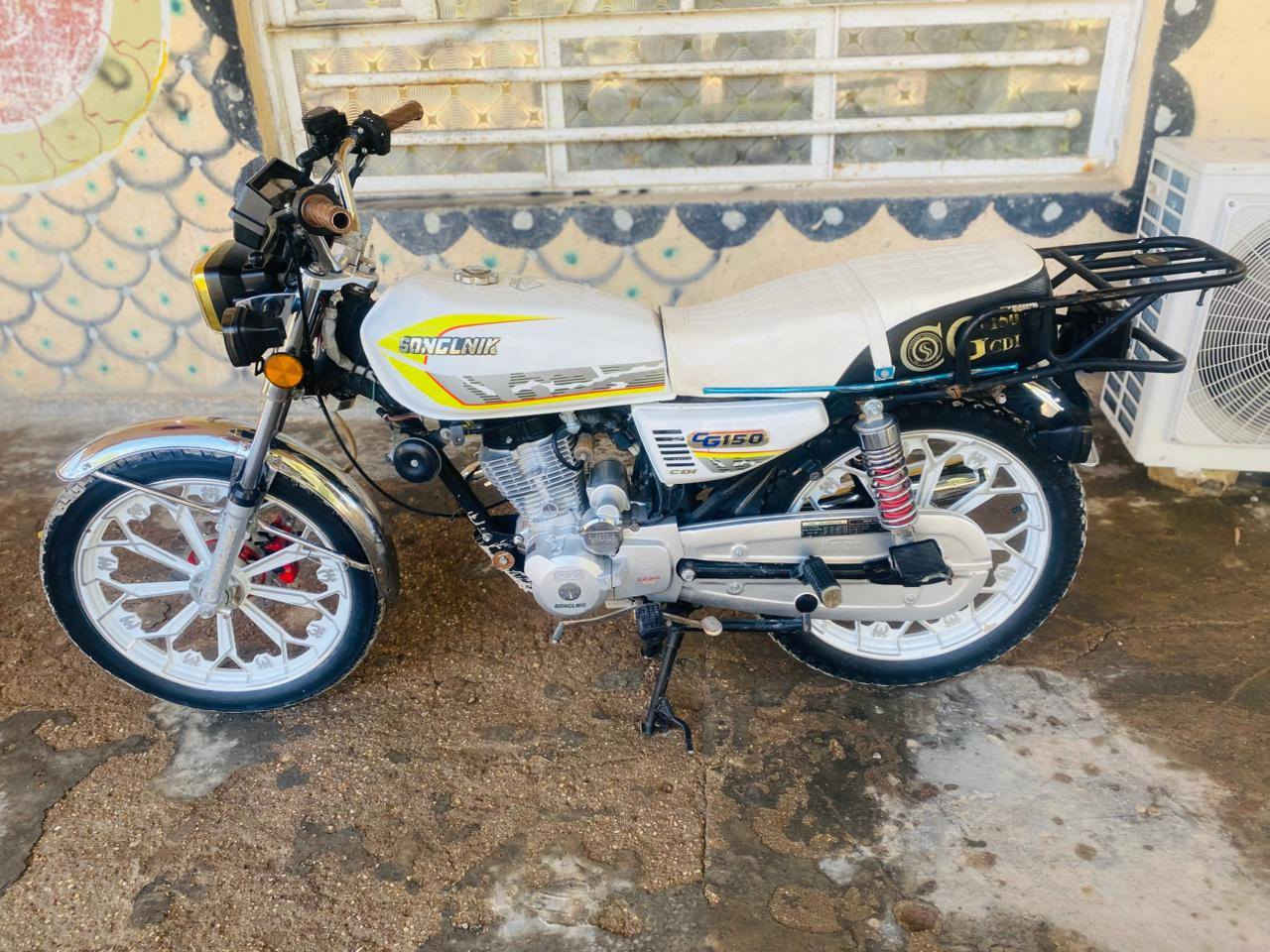 سلام عليكم دراجة سيفانة موديل 25 اخت الزيرو مكفول كفالة عامة أوراق كاملة دراجة جديدة اية نقص مابيهة. كهربائيات كله شغاله الدراجه خير من الله بشرط انضف من الصوره السعر 775وبيه مجال رقم ***********
