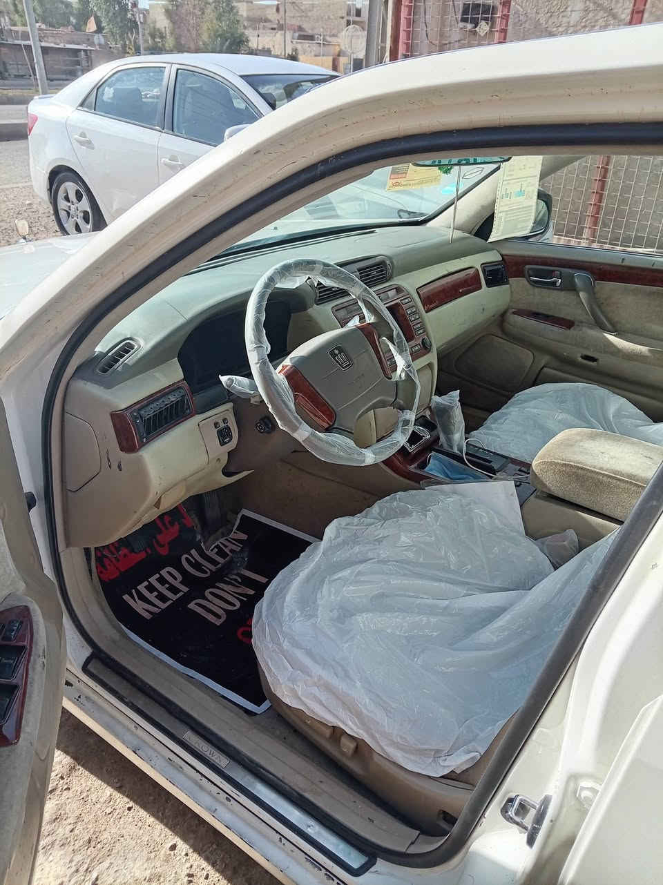 سلام عليكم جنون ثلاث دكم كرستال اصل كصه جنطه كامله حداديه وتخم تاير مكينه وكير كفاله اي نقص مابيه السياره مكينه.ديفور الكبير السعر 33
واتساب ***********
