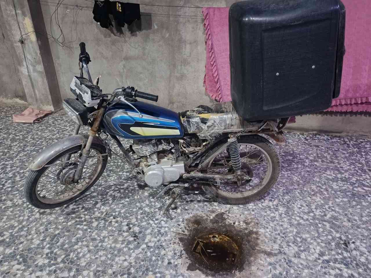 كواكم الله دراجه نامه ماعدا الصفاح مال المكينه بدلات مكينه نضيفه لا مجورده ولا تعبانه شغاله ونهضه ومعدل ومال شغلي الله شاهد بس محتاج واريد ابيعه كلك اكفلك سرقه وعشاير ضفيرته موجوده عينه والاشاير يردلهن  تبديل كلشي شغال والعلم كله طين حاليا يعني مابيه اي زنجاار حتى الوياله نضيفه كلش بيه مكاني بصره رقم تليفوني ***********
السعر 350 وبيه مجال
