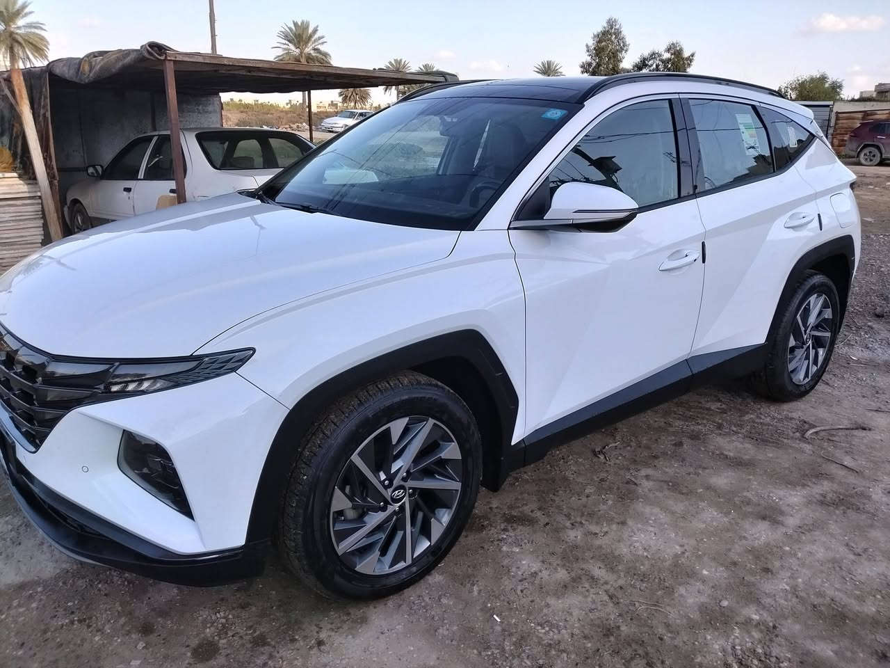 السلام عليكم
توسان موديل 23 المواصفات 1/1 بدون قطره صبغ ماشيه 68 الف بيها شخط كلش بصيط مكانها بغداد العامريه 
السعر 215 $ بيها مجال ***********
