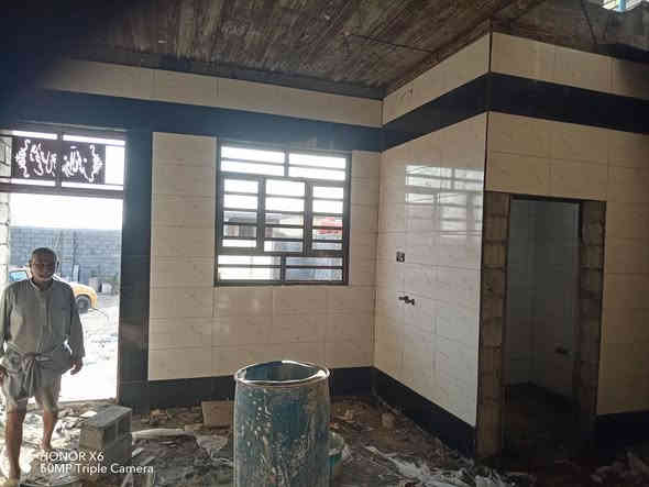 خلفه تطبيك سراميك جدران هاذي *********** وتساب شتغل على يومي على المتر مكاني سبع البور البصام
