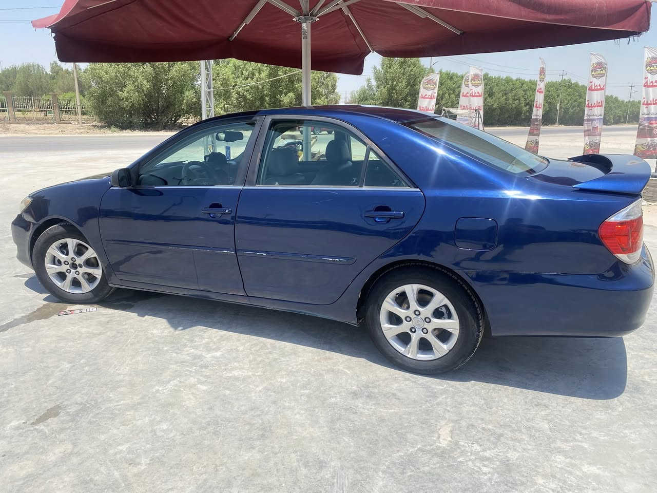 سلام عليكم 
كامري موديل 2005 xle V6
 فتحة جلد صاج سايد بريك جوة الحديث
بردة بلادية ويل كب بلادي تاير باتري جديد
تبريد ثلج تدفئة حساس تاير abs
السيارة جديدة ترتيها حلو
بيها طخات وجرد ومصبوغة عام باب مبدلة اصلية 
مكاني بابل المسيب 
السعر.   88 وبيها مجال قليل
للأستفسار : ***********
