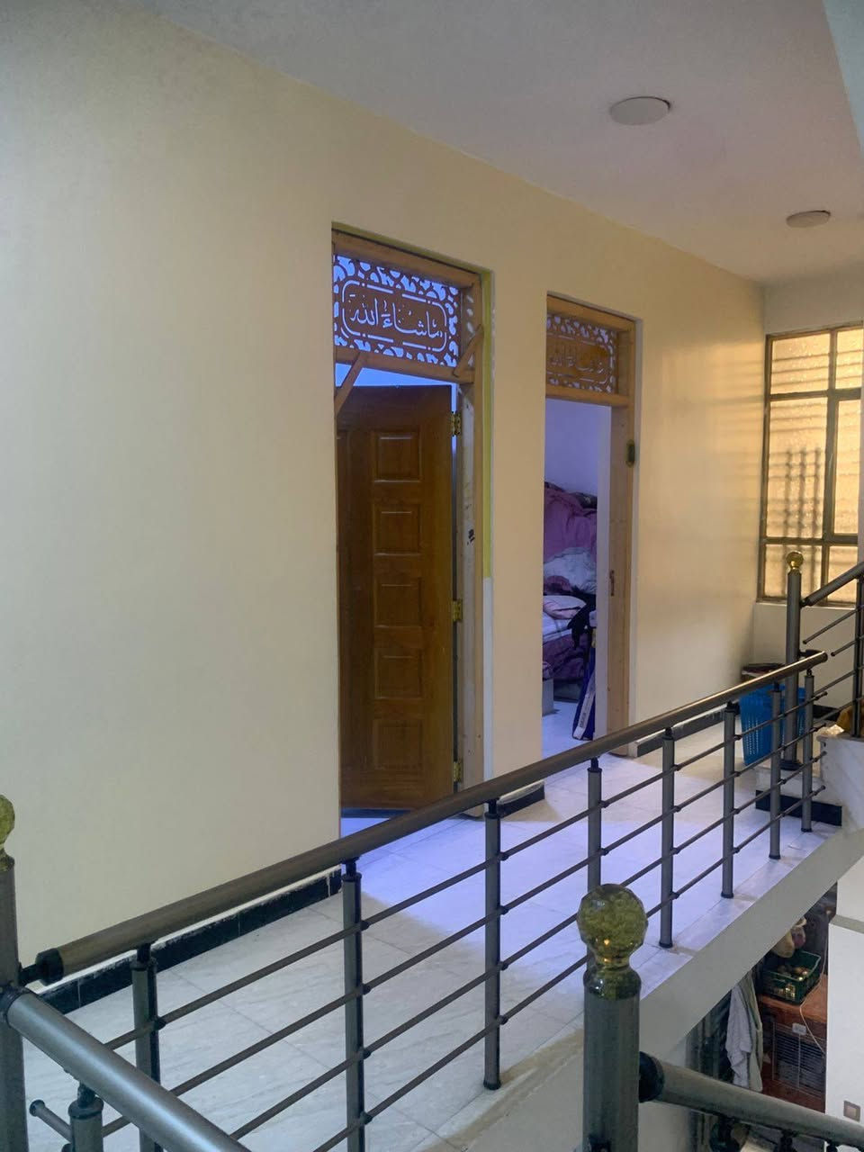بيت زراعي مكاتبه واقع حال البلديات خلف المجمع الفلسطيني يبعد الشارع عن البيت ٤٠متر (مساحه البيت ٩٢) واقع حال ١٠٠ السعر (١٥٠مليون)الاتصال على هذا الرقم *********** واتساب فقط
