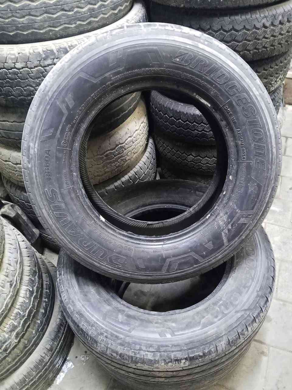 .
السلام عليكم 
تايرات الحجم 235/65/16
نضيفات 
تاير تك 265/70/15
بس بي ركعتين
بغداد مدينه الصدر حي طارق الوسط 
***********
