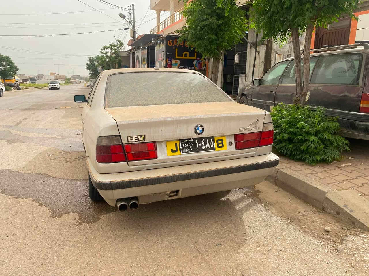 Bmw525 گير ئؤتؤماتيك
دوجامي كاربا 
دو كوشني كاربا كوشني جلدي ره ش 
سلايت ته بريد به س كومريسه ره كه ي زه عيفه 
داژبلو به رگي درگاو سه قفي پاكو جوانه 
سعري ٣٥ گه لايه 
***********
شوين عه ربه ت
