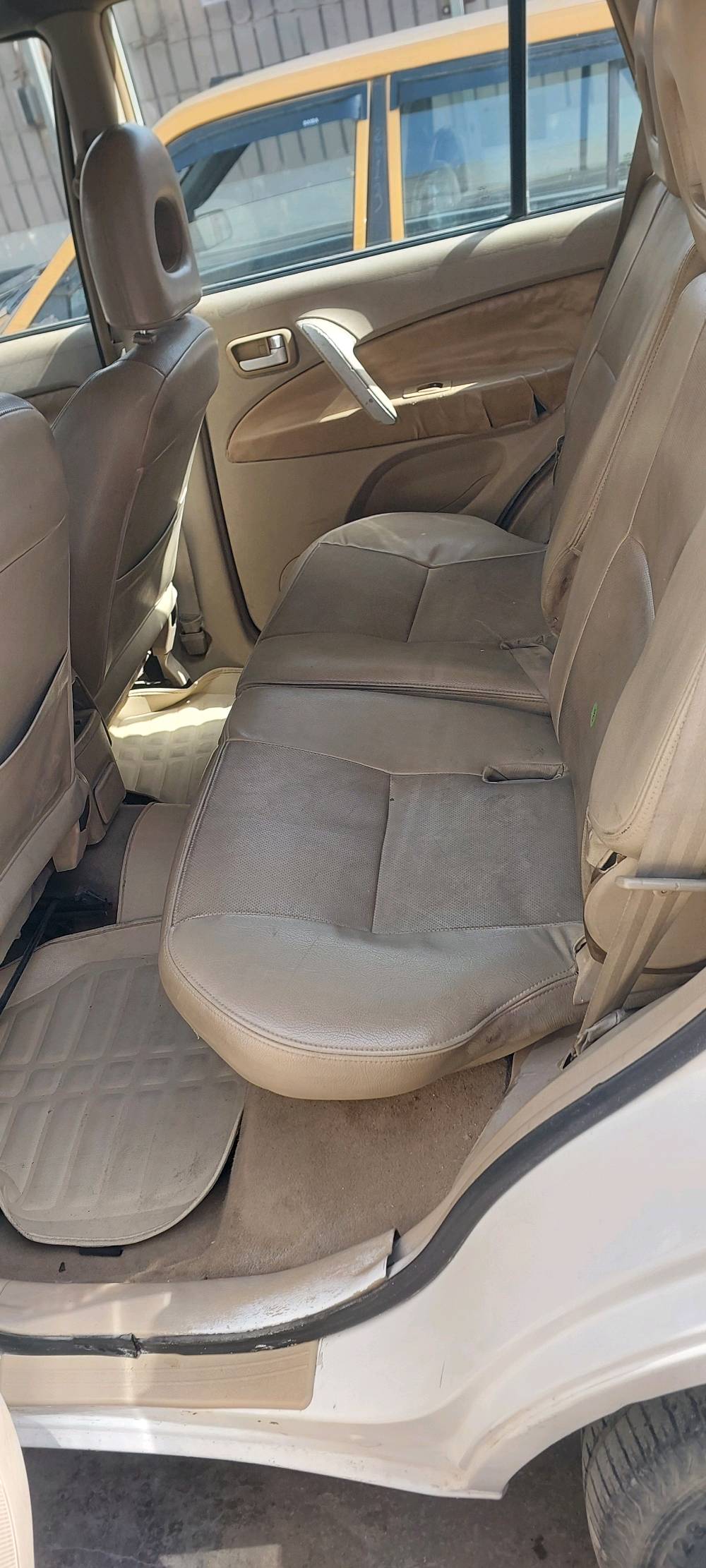 السلام عليكم..  تيكو 2012 گير ميكانيكي..  
السياره كلش حلوة گير ومكينه خير  من الله.. استعمال بيت ماشه 120
بيها قطعتين صبغ فقط... 
بيها نواقص خفيفه
رقم بغداد دولي بأسمي اني صاحبها 
مكاني بغداد رايدها ب51 وبيها مجال بسيط 
واتس اب ***********