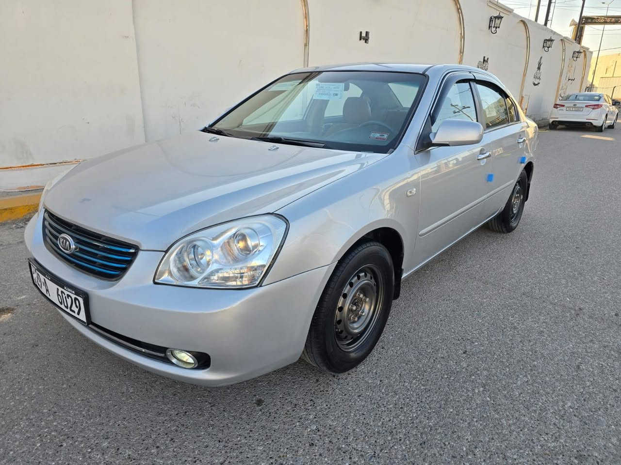 الى عشاق الجديد 
كيا اوبتيما 2008 خليجي رقم واسط سنويه ورقم إنكليزي بسم ولد صديقي بالناصريه تحويل مباشر 
تبديل بنيد وجاملغ ايمن باقي كفاله عامه ضربه وتبديل وصبغ وفتح وبارد محرك 2000 شرط لا مفتوح ولا تبخير ولا تنقيص سياره جديده جدا واحلى من الصور كير ومحرك وتبريد وحداديه وتخم تاير ودواخل وضع الشركه ترايها كلش حلو السعر (112)الشراي يتصل وبالخدمه {***********} العنوان ناصريه مدينه الصدر قرب كراج بغداد
