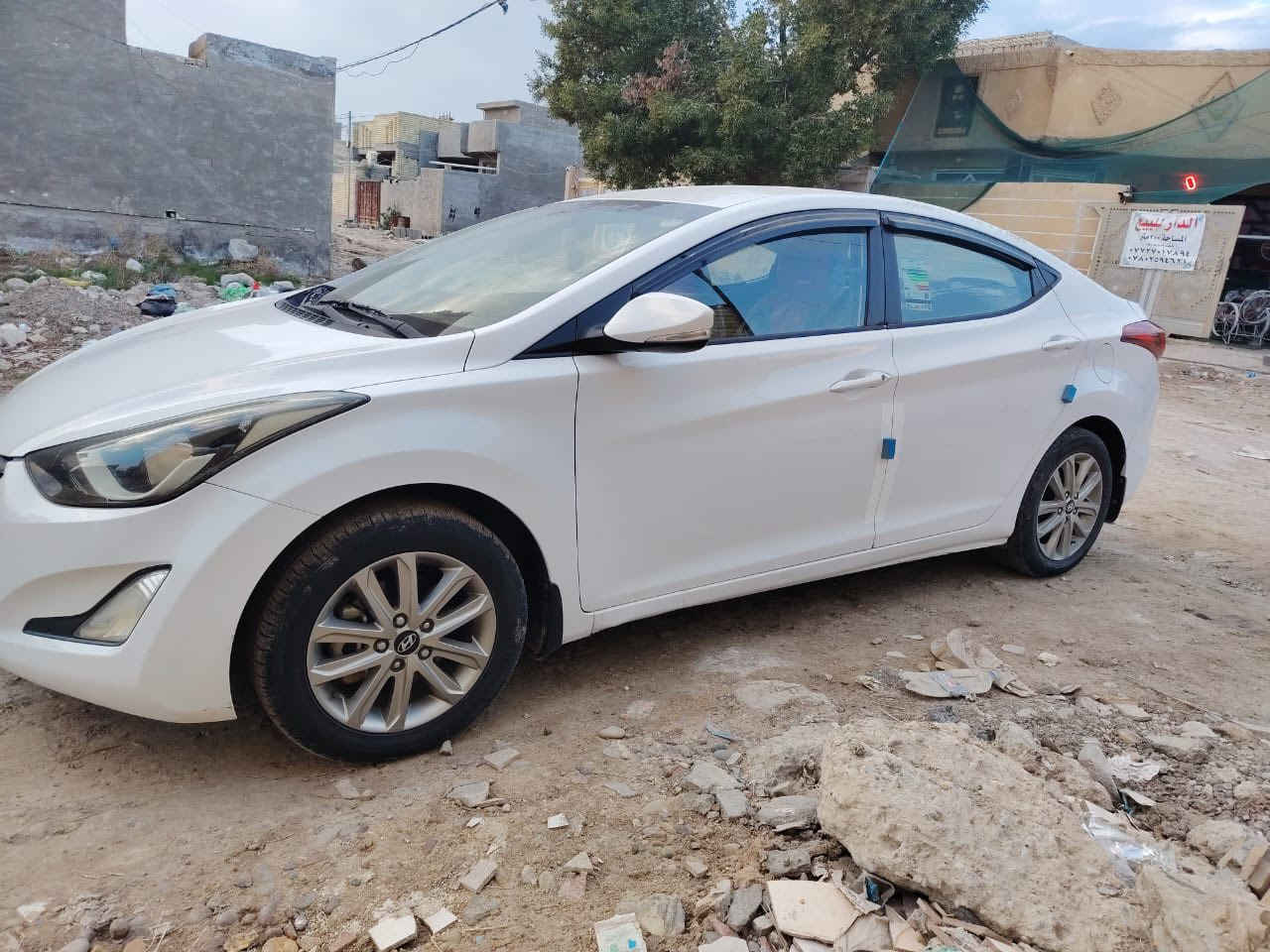 سلام عليكم الانتره موديل 2015 خليجي مكفوله من ضربه وصبغ نص فول محرك 2000 دوش رقم بغداد بسمي السعر 132$ وبيهة مجال الرقم الهاتف ***********
