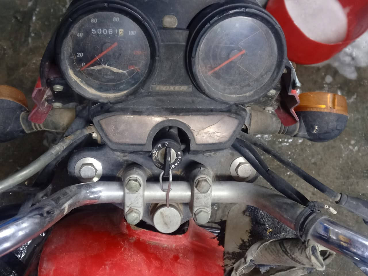 بوكسر جبلي 4نمر شرط مكينة شغاله والاضوية حتى بيها شلعة ومعدل ابيعلك كوم حديد 400الف وبيها مجال( كشن موجود ) مكاني بغداد تراث المعالف متواجد واتساب فقط ***********
