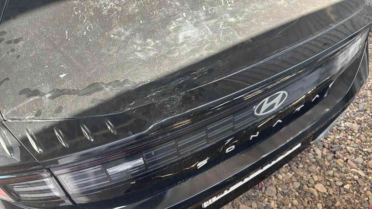 سوناتا 2024 وارد أمريكي 
موعقين ناصرية الحادث كما موضح بالصور وبيها كم زلغ بالقمارة بسبب الحاوية الي جايه بيها 
ماشية 35 الف كم موجوده في البصرة سفوان 
سعرها 185$وبيها مجال بسيط 
رقم الهاتف *********** البصرة, العراق
