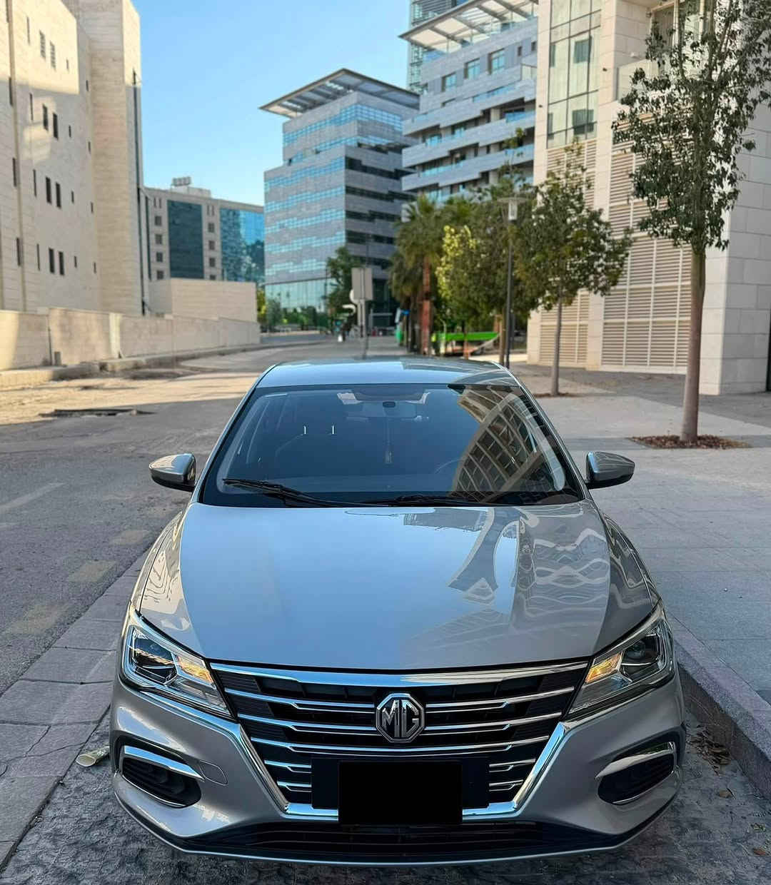 السعر 9.600د
MG5 2024 فحص كامل كرت ابيض 7جيد 
دون ملاحظات وارد الوكاله 
محرك 1500 سي سي قوي وجدا وقتصادي 
((( استخدام شخصي لم تعمل تطبيقات او سياحي )))
ماشيه 18 الف كيلو اصلي 
لون فيراني مميزه جدا وغرفه اسود مميزه 
اضافات......
شاشه اصلي مع بلوتوث تلفون 
غرفه قماش لون اسود مميزه بحالة الوكاله
مثبت سرعه وتحكم طاره كامله 
مكيف حامي وبارد شغال100%
جنط اصلي مع كوشوك جديد
حساسات انفاق ومطريه
إضافات عديده لم تذكر......
ترخيص وتامين لشهر 3/2027 
السياره بحالة الوكاله ولا تحتاج اي نوع من صيانه .
السياره وكاله بمعنى الكلمه .
رقم 0798006422


**إذا كنت صاحب هذا الإعلان وتريد حذفه لأي سبب، رجاءا أرسل رسالة إلى الدعم الفني**