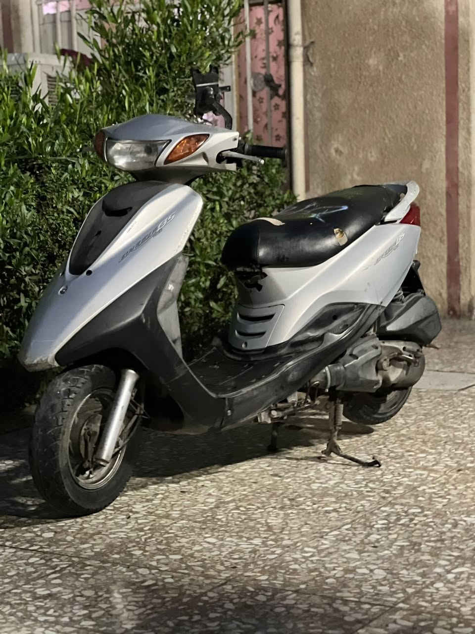 سلام عليكم بريز مال رمبه دراجه مامفتوح بيه برغي نظيفه مال رمبه دهن كله امزويل مدارين دراجه سعره ٧٥٠
***********
