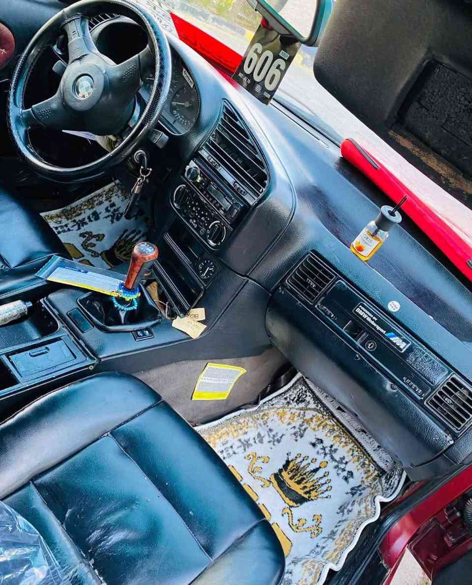 بی ئێم  320 سەقەر 
ماشاءالله له جوانى و قوه تى 
 مەکینه520i سەقەر 
ماشاءالله له قوه تي و هه ستاني 
ئارمي پلاستيك 
گه رمي كاره باي كامل جايز 
ره نگ /مارؤني 
تاقانه يه ماشآءالله
پشت و پيش و شاني كه پسه
هيج هيچ ده عمي نيه 
گیر عادي 
گێڕو مەکینە لؤك لؤك
ناو/ ره ش +جلد 
چوار تایەو ویلی سه قه ر بيلاد
ئاوێنە كاره با  
، بلاجکتۆر زینۆن ئەڵقە زینۆن
سالانساي سپؤرت 
سەیارەکە زۆر نازداره
ئارم /ئه وه ليات /موس /براوه /بةشةرته..
تكايه ته نها فرؤشتنه 
ده عامي بؤ ده عامي ليدراوي نيه
ژمارە ***********
شووێن هەڵەبجەی تازە دار بنديهكان, السليمانية
