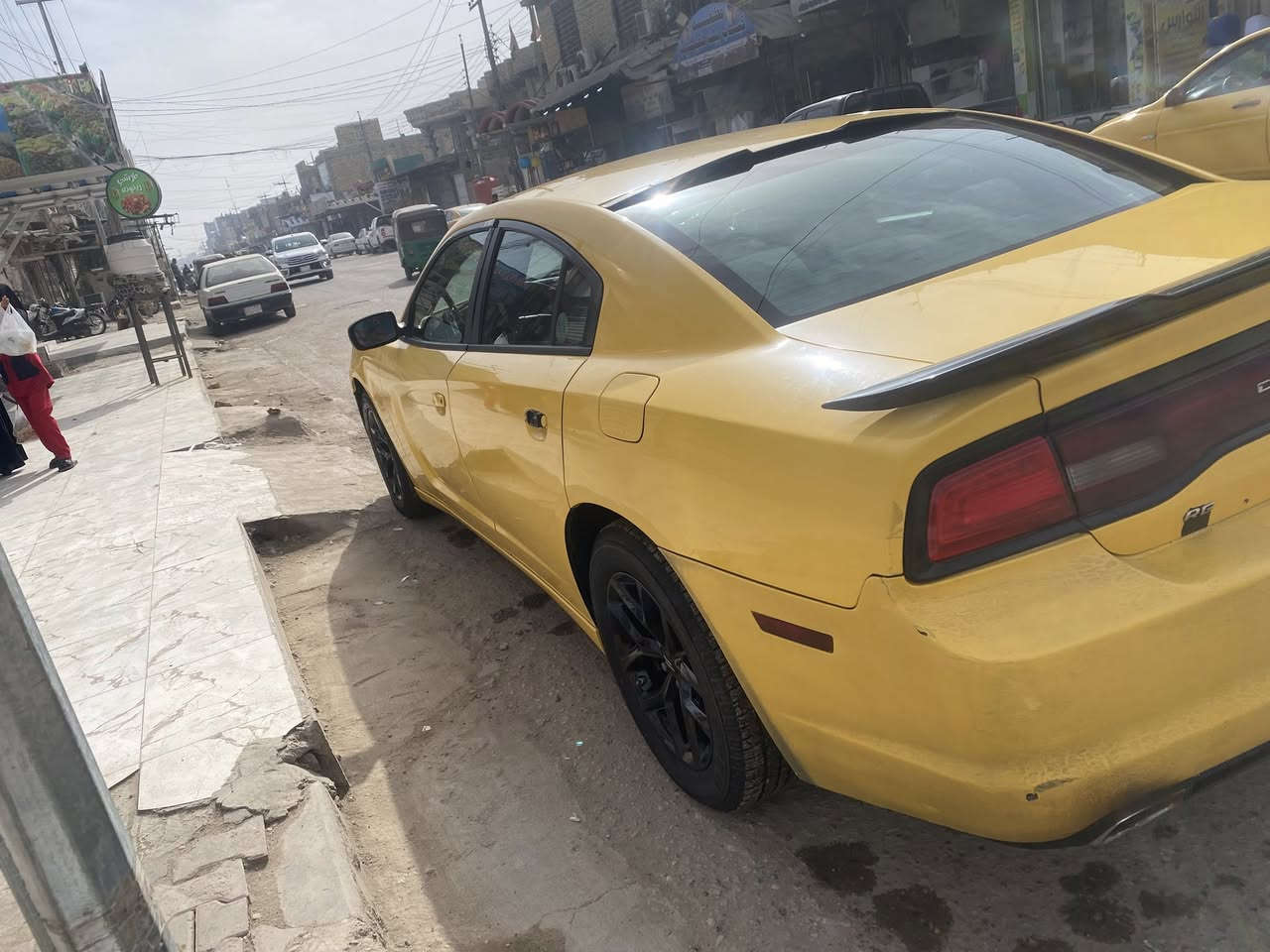 السلام عليكم 
جارجر موديل ٢٠١٤ أصل وارد كندي مكفولة من الفتح والحادث صور السيارة قبل ماتنصبغ تكسي موجودة محرك مكفول كير جديد قبل شهر مبدل حدادية امامية و خلفية وتبديل ٤ دبلات وطخم تاير جديد و ويل جي تي جديد محتاجه دوشمة وصبغ دعاميات علما هاي الصبغة الاولي لون البلادي ابيض السعر ١٦٥ وبيه مجال للطيبين
الاتصال على رقم صاحب السيارة فقط ***********  أنا مكلف بالنشر
