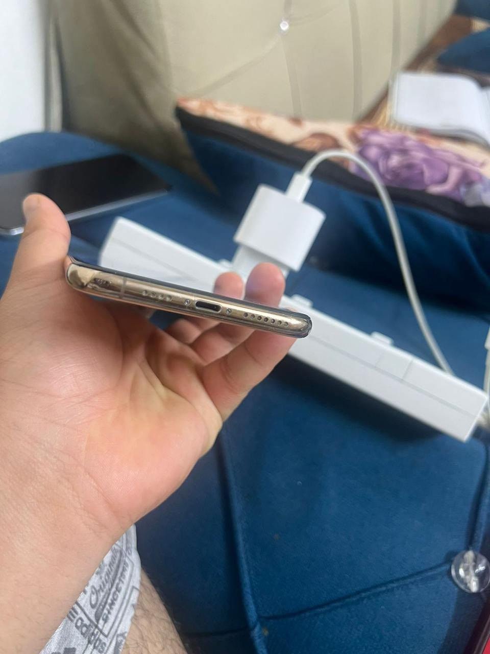 يفون اكس ماكس اس
٢٥٦ 
الجهاز مبدل شاشه وبطاريه افضل واغلى نوعيه بلسوك تجي تشوف بعينك الجهاز يخبل بس بي فطر مثل ماموضح ممأثر 
سعره 160 الف وبي مجال بسيط حك جيتك 
مكاني بغداد البياع شرطه الخامسه 
***********
