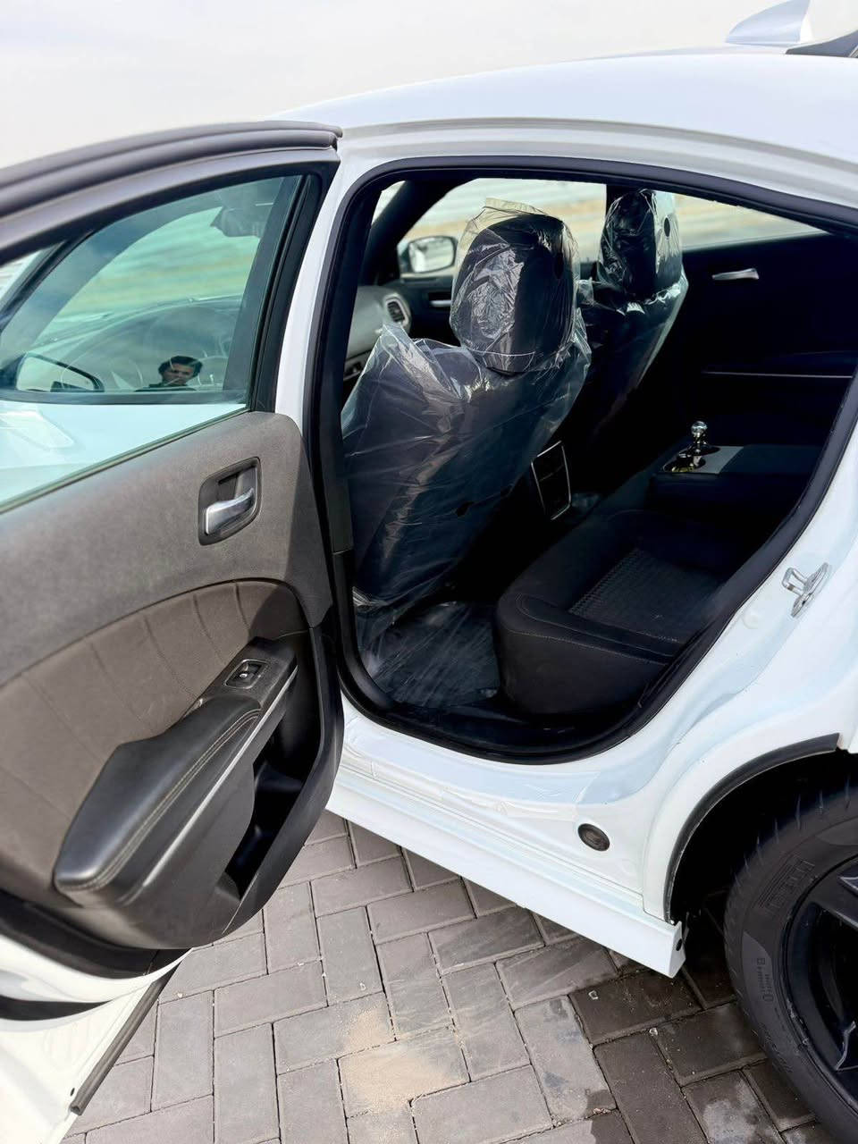 السلام عليكم دوج جارجر RT 5700هيمي 
موديل 2019 
رقم مميز✨
الحادث قطعتين فقط مصبوغات جاملغ وشوي من البنيد 
الموصفات:
فول ما عدا الفتحه 
سوبر تراك باك يعني سياره مو عادية
كشنات حضن كنتاره 
كشن كهرباء
شفتات ستيرن 
شاشة كبيره تدعم كار بلي 
تشغيل عن بعد 
كزوز SRT دبات سود بلاد 
بلكات ريسنك 
ولف حماوه ريسنك
ماشيه 70Km
ويل 20 هيلكات 
المري هيتر 
حساسات 
السعر 230 
تصال او واتساب؛؛ ***********
سياره مصروف عليها هواي وجاهزه من كلشي البصرة, العراق
