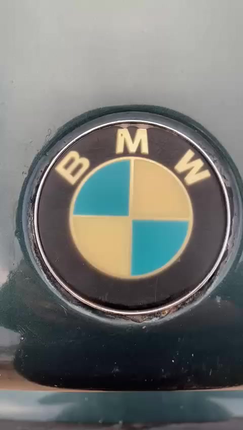 للبيع قصد او مده للاستفسار  الاتصال ***********
السلام عليكم ورحمة بي ام 735اصل  رقم نينوئ اجنبي بسمي صبغ جمالي بدون حادث  فول فتحه سقف  كهربائيات كلها شغاله مثبت سرعه سياره جديده و نضيفه جاهزه ما يعوزها برغي محرك شرط كير اكسن شرط طخم تاير طخم جديد باتري جديد
