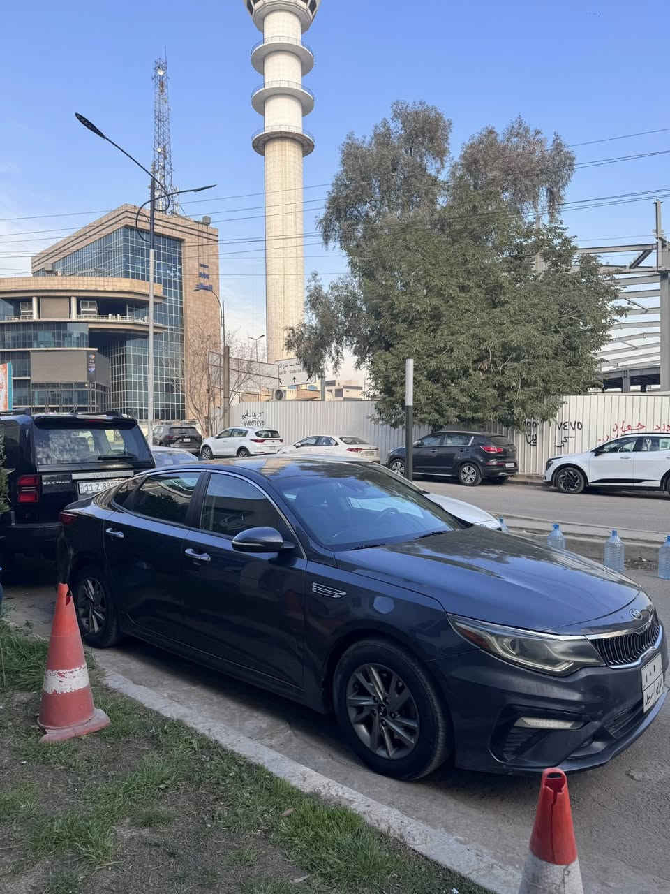 السلام عليكم كيا اوبتما موديل ٢٠ وارد أمريكي بيها قطعتين بنيد وجاملغ خلف السايق فئه fe رقم أربيل مكاني بغداد المنصور ماشيه ٦٧ الف سعرها ١٢٦ رقم تلفون ***********
