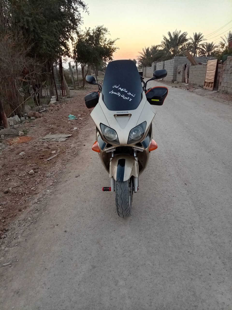 سلام عليكم فورزة كفالة للبيع مستعجل عل بيع السعر 575 رقم الهاتف ***********
