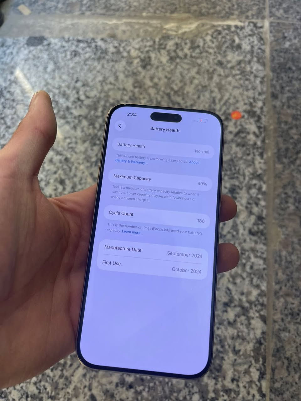 سلام عليكم 
16 برو ماكس 
جهاز يخبل استعمال قليل 
ذاكره 256
بطاريه 99
عدد دورات 186
مكفول 
ملحقاته كامله 
سعر 1400 وبي مجال 
ومكاني الامين الثانيه 
تواصل ***********
وتدللون
