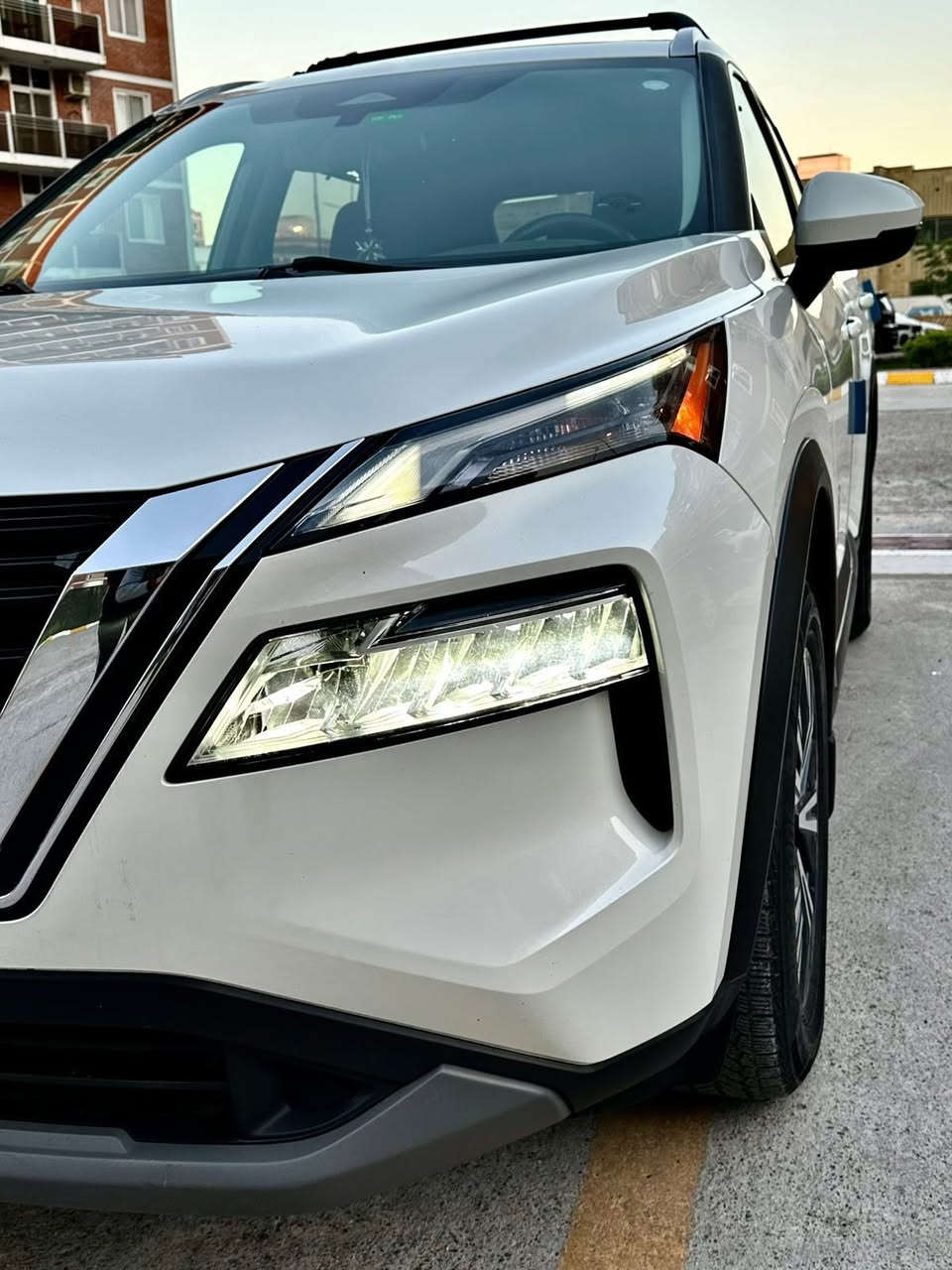 نيسان روج 2023 تيربو 
فول مواصفات بنوراما 
ضرر فقط دعاميه خلفيه وتعدلت نفسها اصليه كلين 
لا ايرباك لا شاصي لا لغد لا صبغ 
تبريد تدفئه 
وكشنات ستيرن  تدفئه 
لداخل جلد 
بصمه اربع ابواب 
بردات خلفيه 
رادار امامي خلفي جانبي 
كاميرا حساسات خلفيه 
رقم بغداد بأسمي تحويل مباشر وارد امريكي  *********** عنوان بغداد حي العدل 
رقم الشاصي 5N1BT3BA9PC678175
