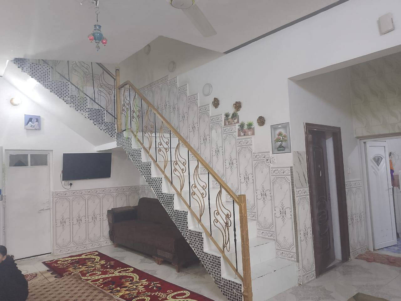 الدار للبيع المساحه ٣٠٠متر طابو زراعي بهرز حي القادسية قرب اسواق صباح
يحتوي على ٦غرف نوم ومطبخ واستقبال وصحيات داخلية وخارجية وكراج سيارة وحديقة 
للاستفسار الاتصال على الرقم ***********
