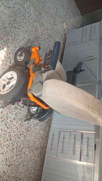 السلام عليكم كرسي كهربائي للبيع مكاني بغداد سعر ٤٥٠ وبيها مجال  مكاني بغداد ***********
