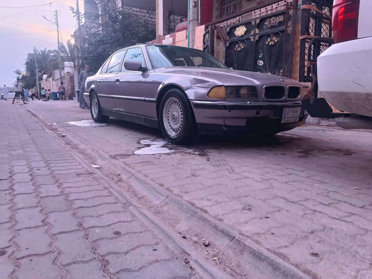 بي ام خفاش حجم 730 موديل 1995 رقم بصره غير مكفوله قبل شهر مبدل مكينه تخربط بس يرادله شويه تفصية كهربائي  بس انه ماعندي فرغه هذا الموجد السعر 40 مكاني البصرة للاتصال *********** او ***********
