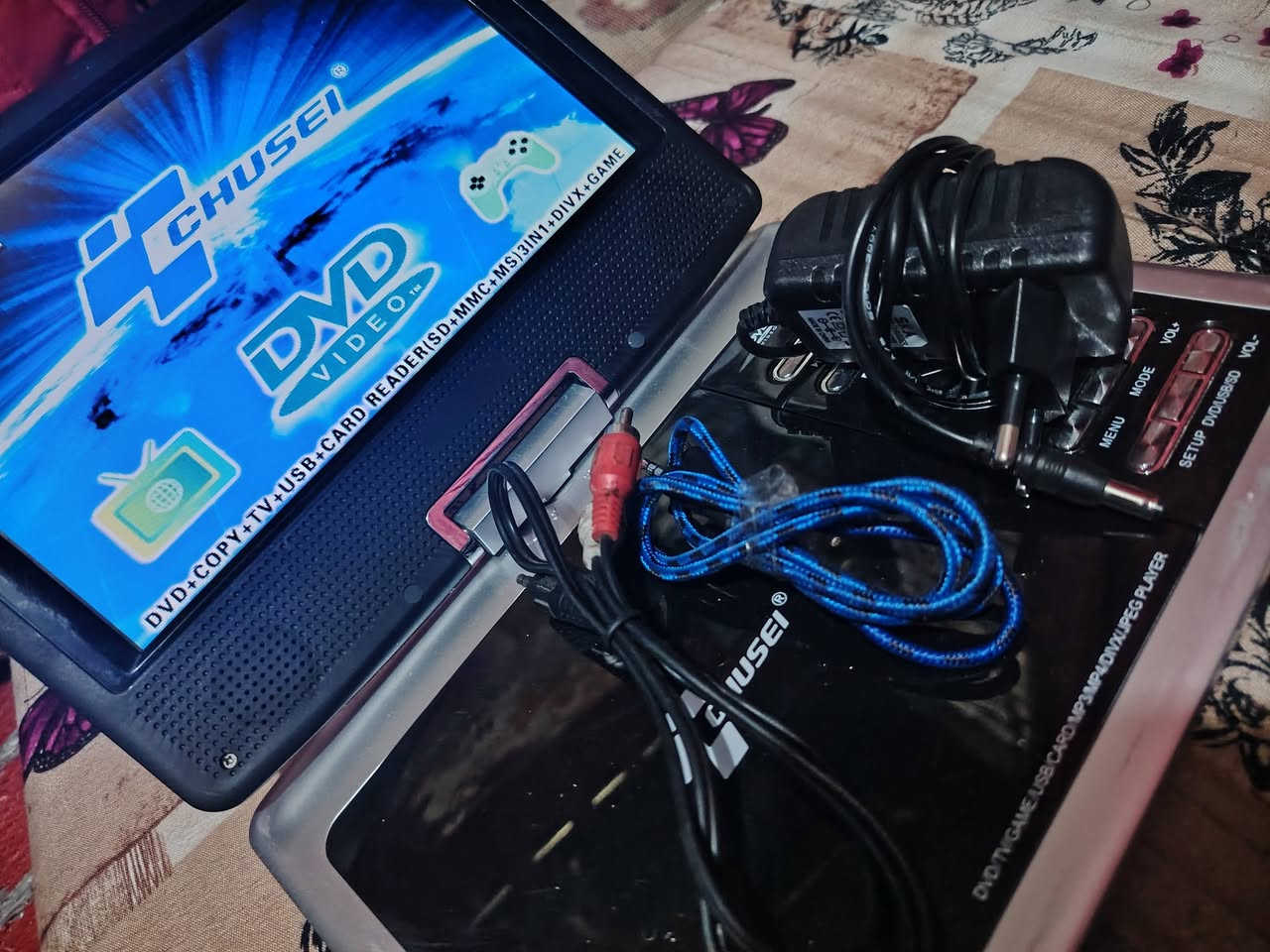 جهاز DvD يشغل بلي تلفزيون ياخذ رام ستلايت يشغل قرص شغال يشغل كامرات شحنه يدوم ب 4 ساعة اتيفيد أصحاب تنصيب  بعدة جديد   اريدة ب30 قفلة ليفيدة خلي يراسلني مكاني بغداد جديدة ***********
