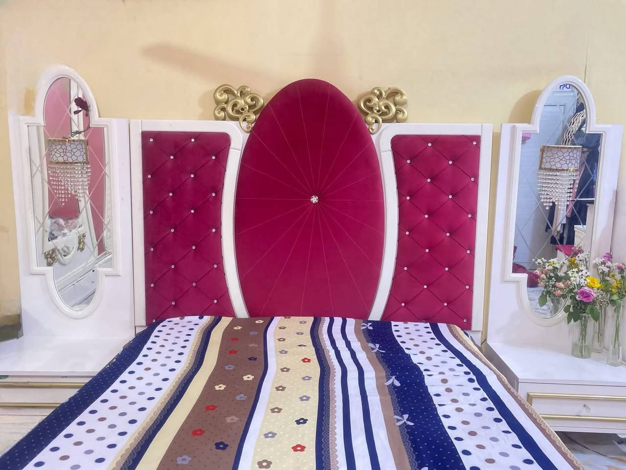 للبيع 🔴
غرفة نوم ملكية👑
🔹 نوعية تركية مميزة
🔹 مكونة من ٨ قطع (كنتور، ميز تواليت، طابورية، زاوية، سرير، ٢ كومدي، شازلون)
🔹 تصميم ضخم وراقي يناسب أصحاب الذوق الرفيع
🔹 نظيفة جداً ومحافظة على كل تفاصيلها


**إذا كنت صاحب هذا الإعلان وتريد حذفه لأي سبب، رجاءا أرسل رسالة إلى الدعم الفني**