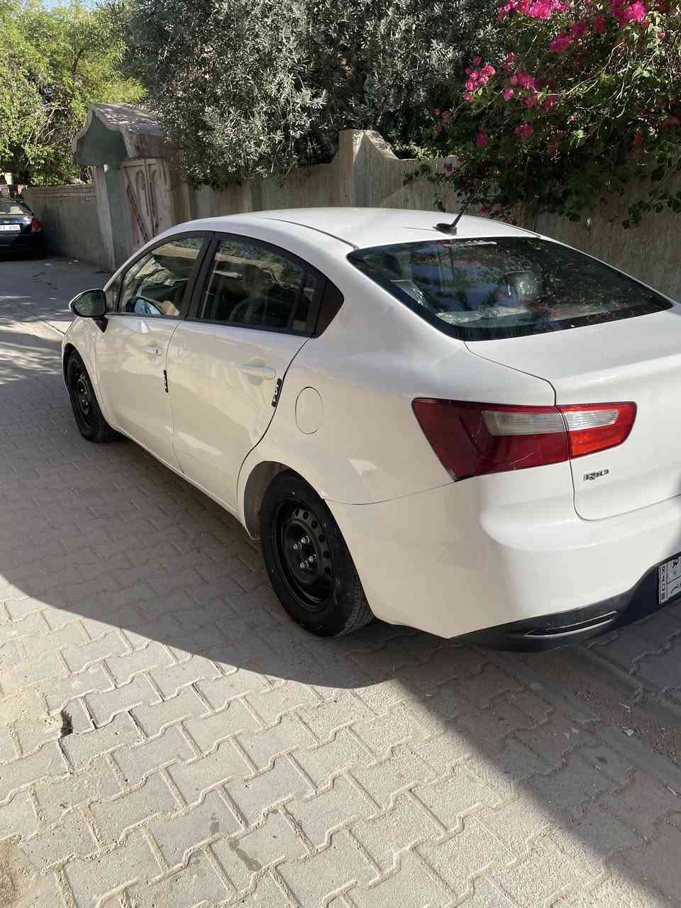 للبيع ريو ١٦ امريكي ١٦٠٠ GDI 
نص جاملغ خلفي ودوس صبغ 
وبارد كلش قليل بباب الصدر 
بدون دواخل وشاصي  
وباقي تفاصيل السيارة كلها مكفولة 
جاهزة من كلشي وشرط السونار 
امانة الله ورسولة سيارة جديدة ونضيفة بمعنة الكلمة 
رقم بغداد سنوية جديدة 
مكاني كربلاء 
السعر ٨٤ بيها مجال قليل كلش 
*********** 
وبل عافية مقدما للي تصير قسمتة والله يرزق ويسهل امر  الجميع
