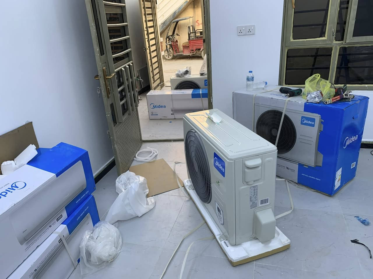 سلام عليكم ورحمة ورشة رائد لتبريد لنصب السبالت وغرف التجميد وصيانة جميع أنواع التبريد وصيانة المكيفات والثلاجات
***********/رائد
