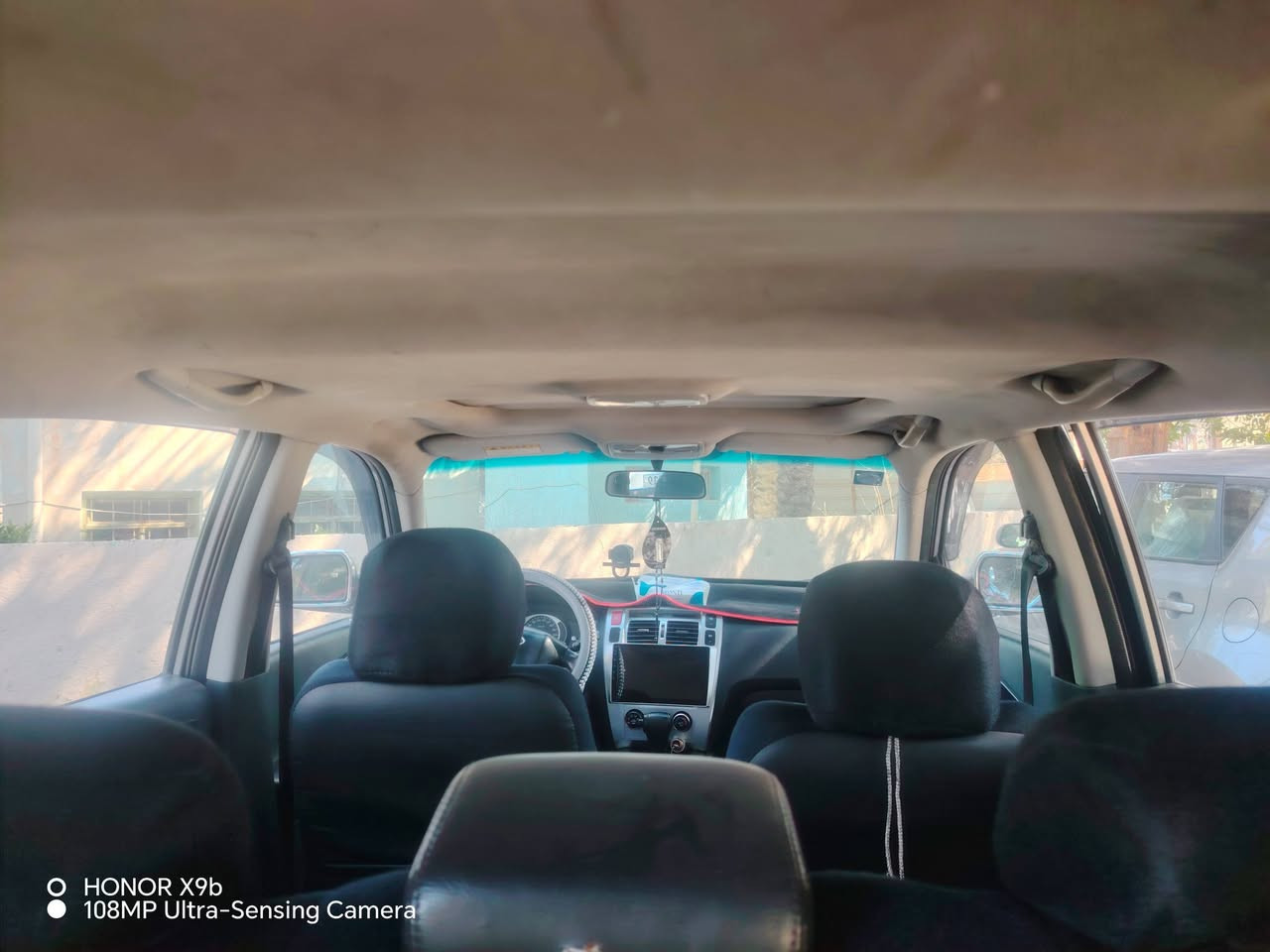 توسان موديل ٢٠٠٩ مكينه ٢٠٠ حداديه جديده تبريد شغال تخم تاير جديد سنويه ٢٩ هسه جديده السياره باسمي السياره جاهزه من كل شي السياره للمراوس فقط رقم الهاتف ***********
