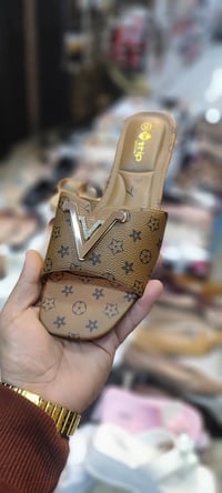 شحاطات فلات • مقاس ٣٧-٤١ • شارع المصرف