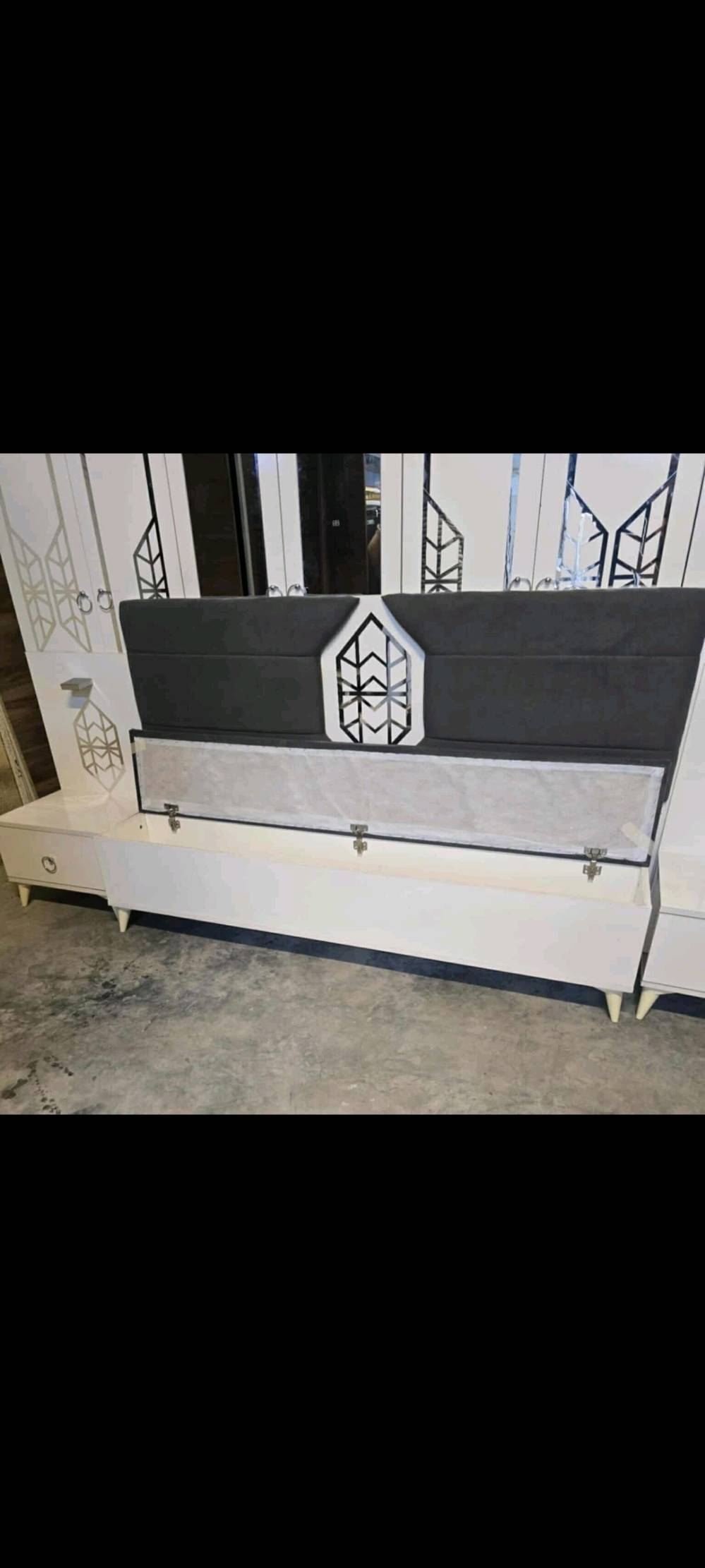 غرفة نوم مستعملة🇹🇷
موديل حديث 👌
 نضافة90 ٪💯
عدد القطع / 9 💥
سريره /مخزن 📥
شازلون /مخزن 📥
قماش /وتر بروف أصلي 💥
نضام / أبواب🚪
بيه كنتور طفل اضافي بابين 🍃
سعرها /850 قفل 💸
