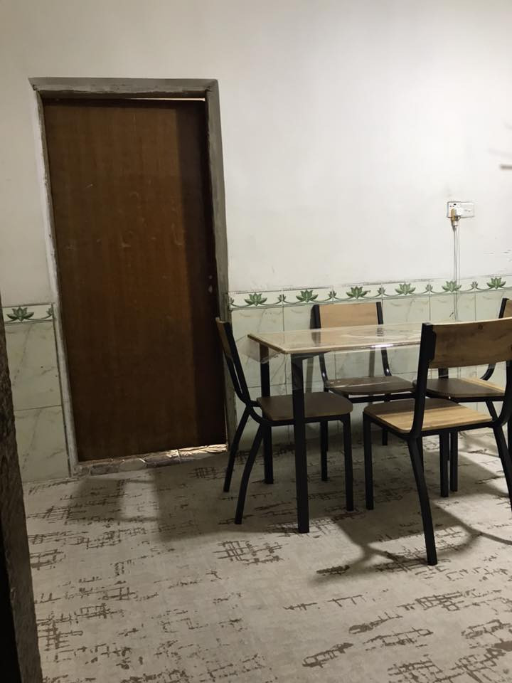 بيت للبيع مساحه ١٢٥ متر  بناء 
صب مسلح طابوق 🏫
📍
المواصفات

طابق الأول :  استقبال + مطبخ ومنور + غرفه صاله +وصحيات 

الطابق الثاني: غرفه فوك 

واجه البيت ٧ خلف التجاري ١٠ امتار تصعد للولايه يقع ع شارع ١٥ حي الولاء .

قرب سوق البورصه  او قرب صيدليه رونق السعر ١٥٢
***********
