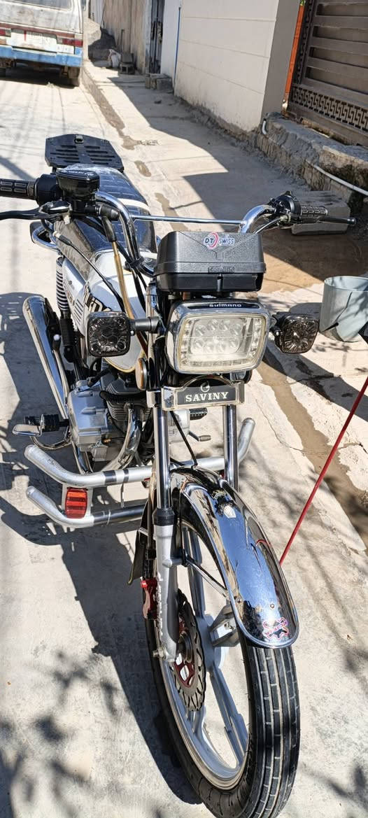 سلام عليكم لبيع دراجة سيفان موديل 23 
مابيه اي نقص بس دشبول مكان ديالى الخالص حي الحسين  رقم تلفون *********** ول سعر 600 وبي مجال
