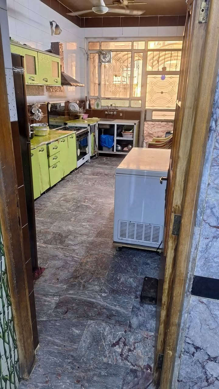 سلام عليكم
دار سكن البيع  🚩 بغداد الامين الثانية  

🔴 مساحه الدار 🏠  187 

🔴سعر ٤١٠ وبي مجال 

🔴جودة بناء ممتازة  +طابقين ونص 

🔴 استقبال كبير 

🔴مطبخ 

🔴غرف نوم 5 كبيرة 

🔴صحيات عدد 3 

🔴كراج سيار +حديقة 

📞 ..لاستفسار تصل ع رقم + ***********
