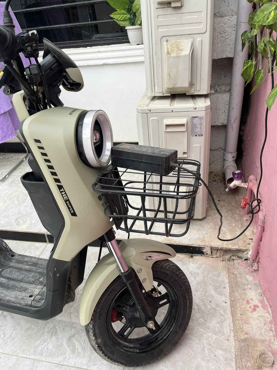 سلام عليكم دراجه شحن للبيع مشتريها قبل شهر ب٦٠٠واريدها ٤٠٠ استعمال كلش قليل إჂ̤ شي مابيها نضيفه عنواني الكرغوليه 
‏***********
