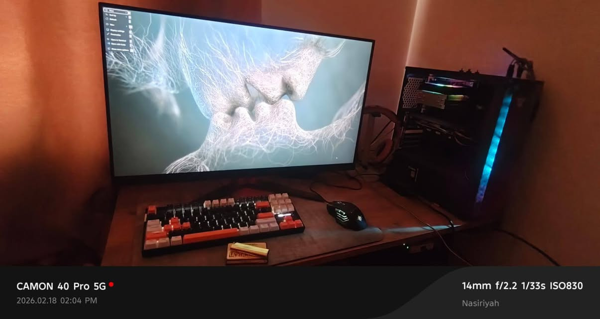 حاسبه pc للبيع كامله وجاهزة
المواصفات 
* المعالج: Intel Core i7-7700K (مكسور السرعة مستقر على 4.4GHz) - أداء قوي جداً للألعاب والتصميم.
* كارت الشاشة: NVIDIA GeForce GTX 1060 (6GB) - يشغل أغلب الألعاب الحالية بسلاسة.
* الرام: 16GB بسرعة 2400 MHz.
* التخزين (مساحة ضخمة 3.25TB):
* M.2 NVMe 500GB (للنظام والسرعة القصوى).
   * SSD Sata مجموع (1.25TB) للألعاب والبرامج.
   * HDD 2TB للأرشفة والملفات الكبيرة.

الشاشة والملحقات:

* الشاشة: LG 32 inch / 165Hz / HDR / FreeSync Premium (شاشة عملاقة وسريعة جداً).
* الـ UPS: نوع WB pawen 3000VA (عملاق، يشغل الجهاز ساعة ونص مع الشاشة، و3 ساعات بدونها).


**إذا كنت صاحب هذا الإعلان وتريد حذفه لأي سبب، رجاءا أرسل رسالة إلى الدعم الفني**