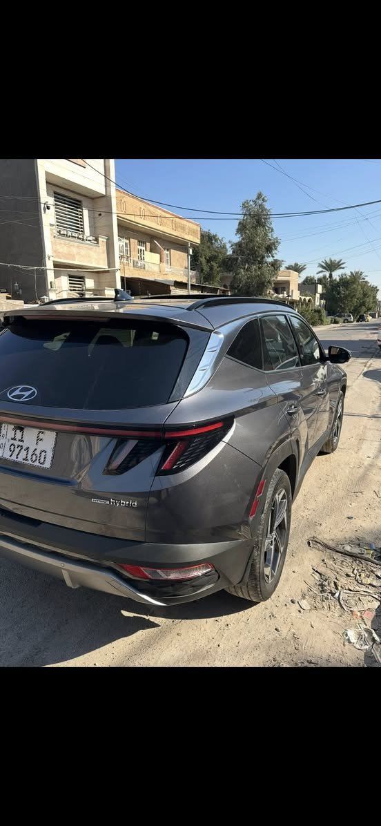 السلام عليكم للبيع هونداي توسان 2024 هايبرد فول موصفات 5 كامرات وتقدم وترجع من بصمه وبنورما وتبريد وتدفه ب كشن حادث البنيد مبدل اصلي نفس لون + جاملغات بارد شاصي ولغد مكفول سعره 205 وبيه مجال لشراي ***********
