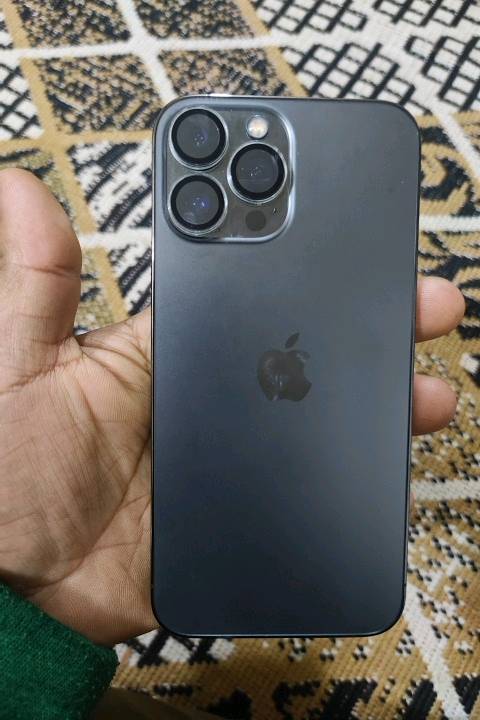 ايفون 13 برو ماكس
السعر 725 اوبي مجال 
بطاريه 86 