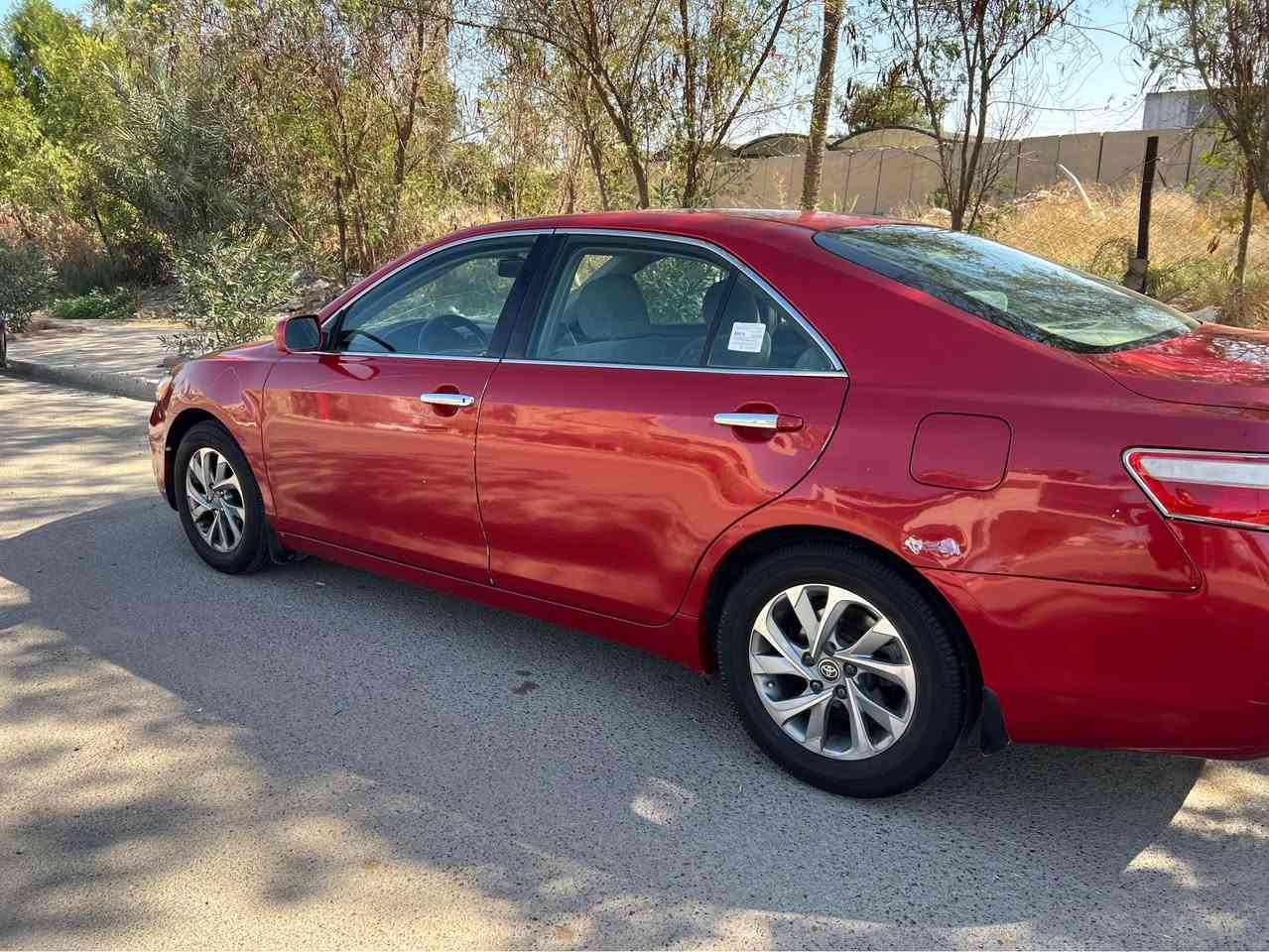 السلام عليكم 
كامري للبيع 
موديل 2008 
وارد امريكي 
السياره مصبوغه حزام 
الرقم بغداد باسمي تحويل ثاني يوم 
كير جيد جدا 
المحرك بيه خيط بخار لكن ناعم 
الداخل جديد 
شاشه وكامره وتحكم ستيرن 
السياره ماشيه 224 الف مايل 

مكان / بغداد حي الخضراء 
السعر / 80 وبيه مجال كلش قليل حك جيتك 
للاستفسار / *********** (بيه واتساب) بغداد, العراق
