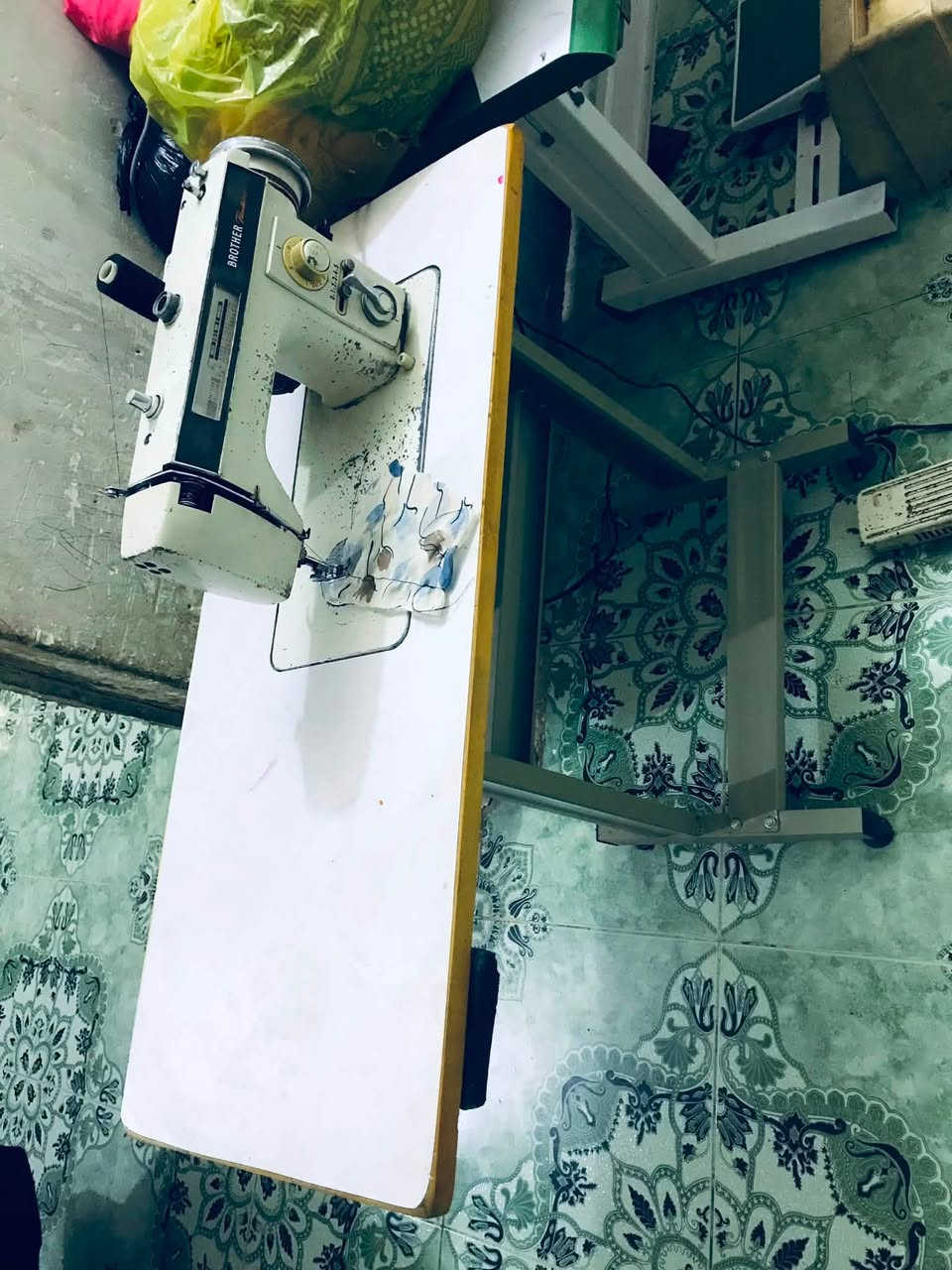ماكينه خياطة للبيع شغاله ١٠٠٪؜ + نضافه ٩٠٪؜  مع جميع اغراضهة دواسه + الميز + تخيط جميع الأقمشه بأستثناء التطريز متخيط… السعر 100 وبيهة مجال 
تواصل واتساب….***********
