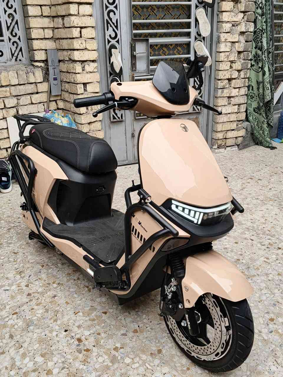 دراجة شحن جديده 6 بطاريات مكان تقاطع درويش للاستفسار *********** يجي ويا صندوك وسويجات ثنين وبصمه
