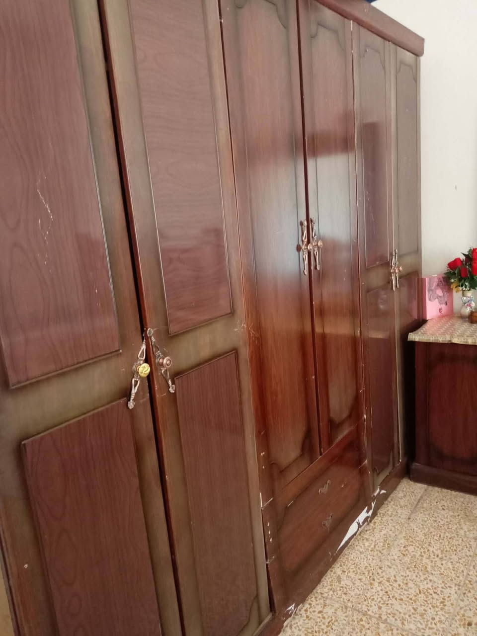 غرفة للبيع السعر ٢٠٠ الف وبيها مجال التواصل ع خاص المكان موصل بالايسر


**إذا كنت صاحب هذا الإعلان وتريد حذفه لأي سبب، رجاءا أرسل رسالة إلى الدعم الفني**