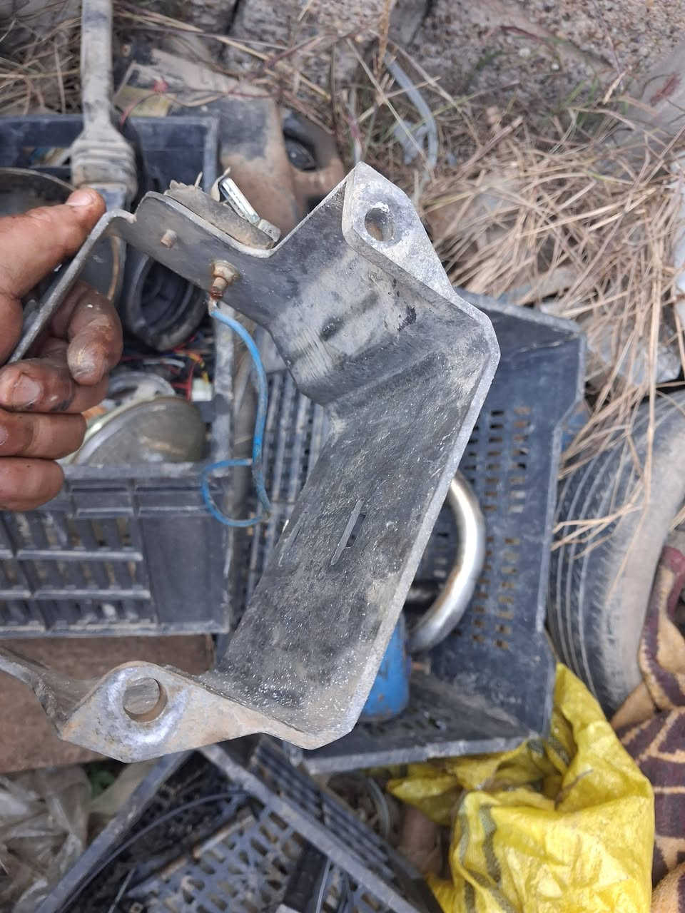 سلام عليكم للبيع قاعدة باتري ٨١ حيل نظيفه  السعر  ١٥مكاني فلوجة هاتف ***********يوجد توصيل جميع محافظات من رخصت مدير الكروب المحترم
