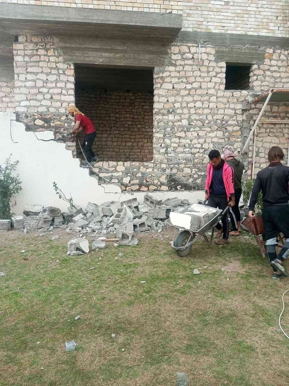 داخل بغداد 
السلام عليكم شغلنا  يوجد كادر عمل جاهز  تصعيد مواد  / تنضيف بيوت  / تفليش  / تكشيط     اتصال على رقم/  ، *********** واتساب
