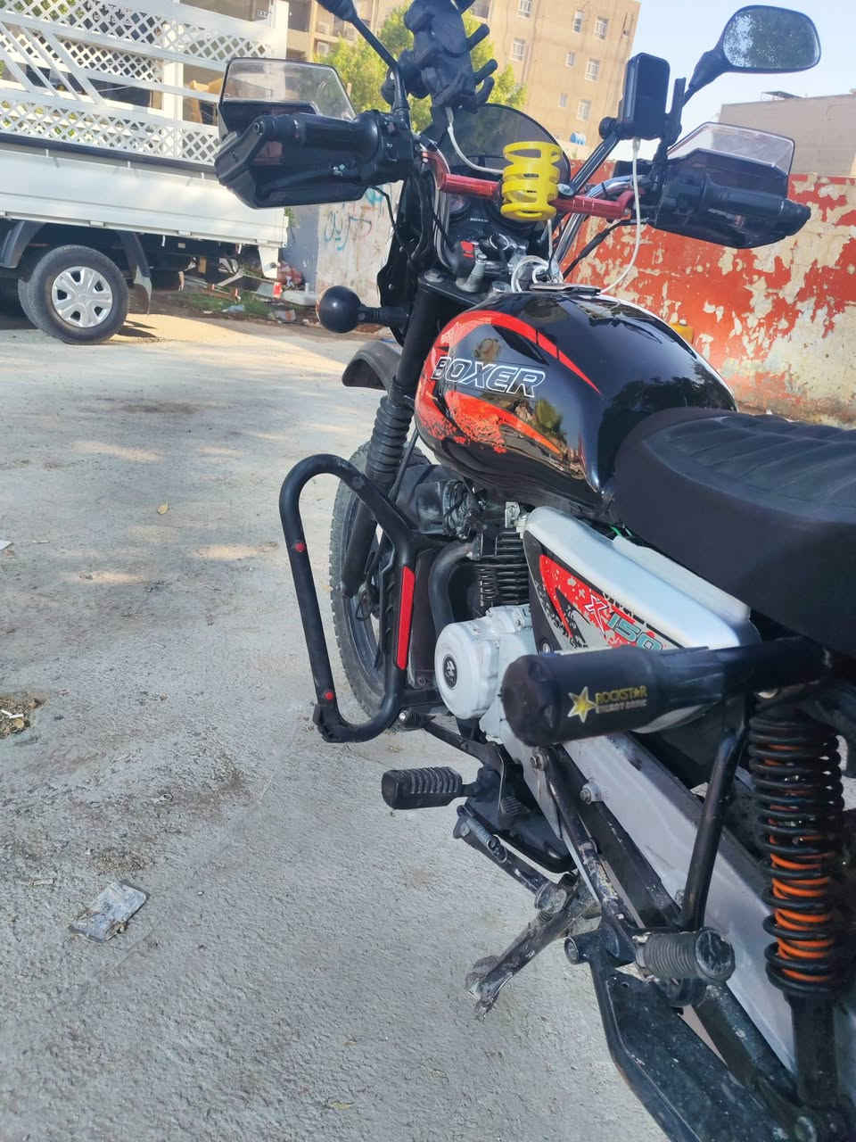 بوكسر 22 رقم بغداد
ماشية 38 
عليها مكينة زيرو شركة بعدها بالسحك قبل يومين شديتها ب 900 الف
دراجة نظيفة بمعنى الكلمة احلى من الصور 
تحويل ثاني يوم 
ب 2600 وبيها مجال 
الشراي يتصل بي واتساب
***********
