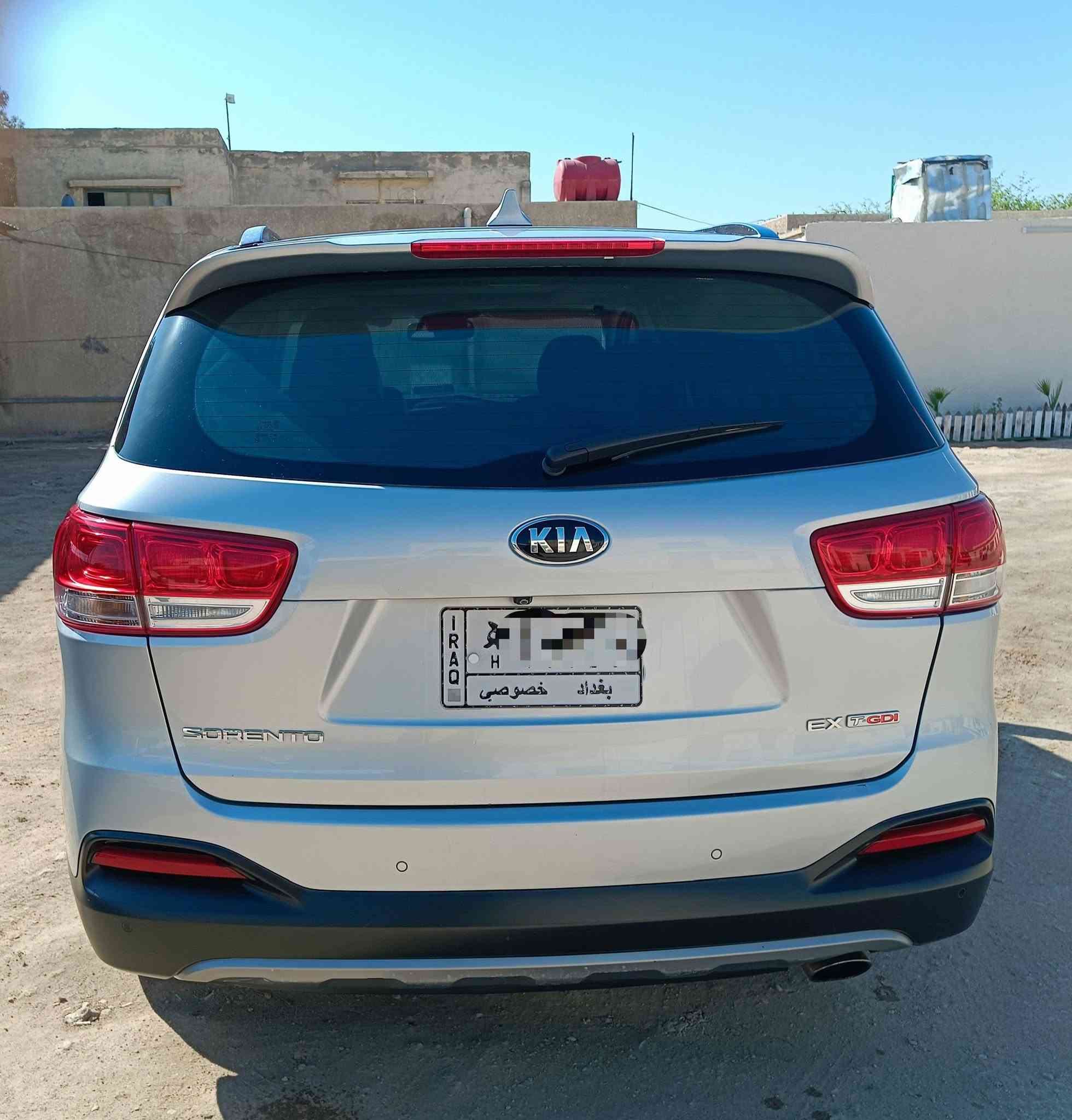 للبيع فقط سورنتو ٢٠١٨ EX محرك اربعه سلندر تيربو فول واحد على واحد سلفري اللون رقم بغداد مشروع وطني .السعر ١٦٥ مكاني السماوه *********** 
1-ثلاثه انظمة قيادة عادي ايكو سبورت
2-بصمة تشغيل وبصمة ابواب 
3-كشنات جلد كهرباء 
4-تدفئه بلكشنات 
5-تبريد قطعتين 
6-اشارة ترحيب بليدات مال الباب 
7-مرايات شفط وترحيب عند الاقتراب من السياره 
8-حساس خلفي+ شاشه اعطال 
9-شاشه كبيره نفكيشن لمس مع هارد خزن
10-كامره خلفيه دواره HD
11-جنطه كهرباء شفط ذكيه تفتح عند الاقتراب 
12-مانع انزلاق + سايد ابريك كهربائي دكمه 
13-اوتو هولد عند الازدحامات توقف تلقائي 
14-تحديد مسار ذكي مع منبه عند الخروج من المسار
15-نظام تقليل صوت الاستريو وهواء المكيف عند الاتصال 
16-فتحة نقطة كهرباء ١٢ فولت 
17-بلوتوث وحاكيه اوامر صوتيه 
18-مدخل AUX +USB 
19-مثبت سرعه +لايت زنون +كشافات بقلاوه 
20-قماره بنوراما طكتين+بردات بيبان بلادي +
ويل كب كروم
